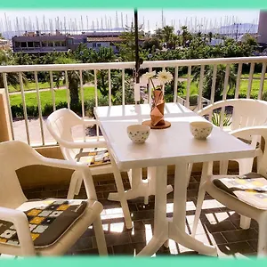 https://studio-port-dhyeres-vue-mer-et-iles-de-porquerolles-et.fr-provencehotel.com